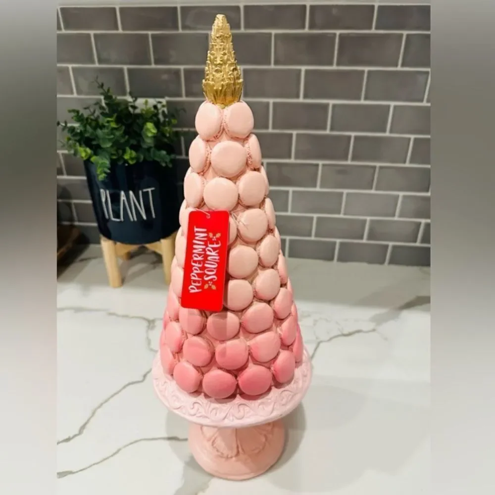 Peppermint Square Pink Ombre Macaroon Christmas Tree with Gold Topper NWT